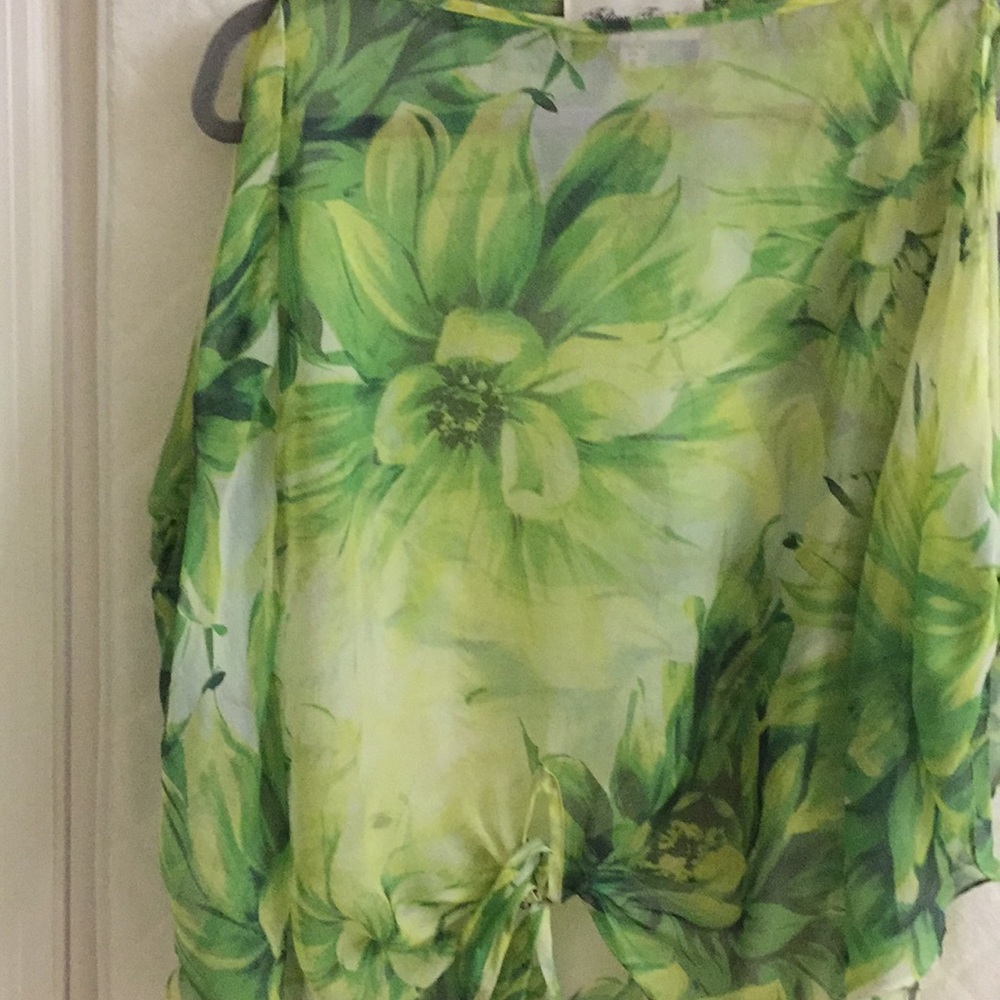 Silky tropical top